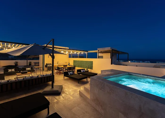 Mistiq Penthouse Private Rooftop Deck & Pool