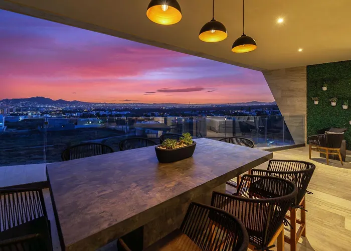 Mistiq Penthouse Private Rooftop Deck & Pool *