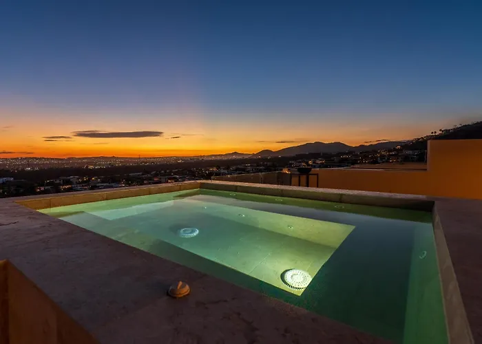 Mistiq Penthouse Private Rooftop Deck & Pool *