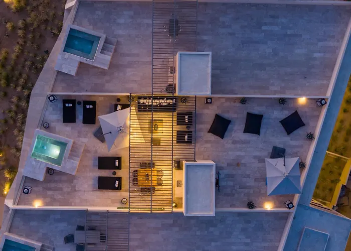 Mistiq Penthouse Private Rooftop Deck & Pool